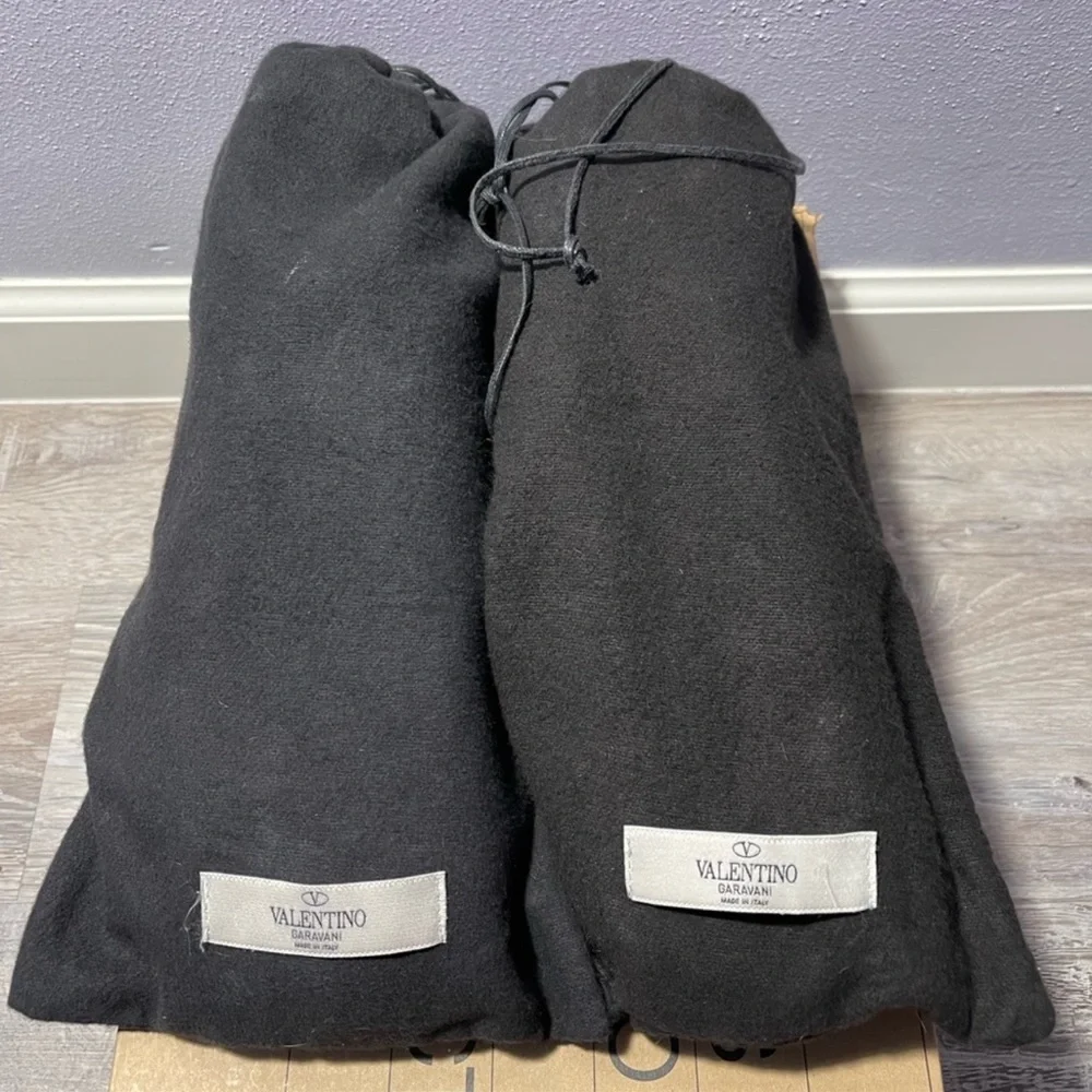 Valentino - Picture 5 of 8